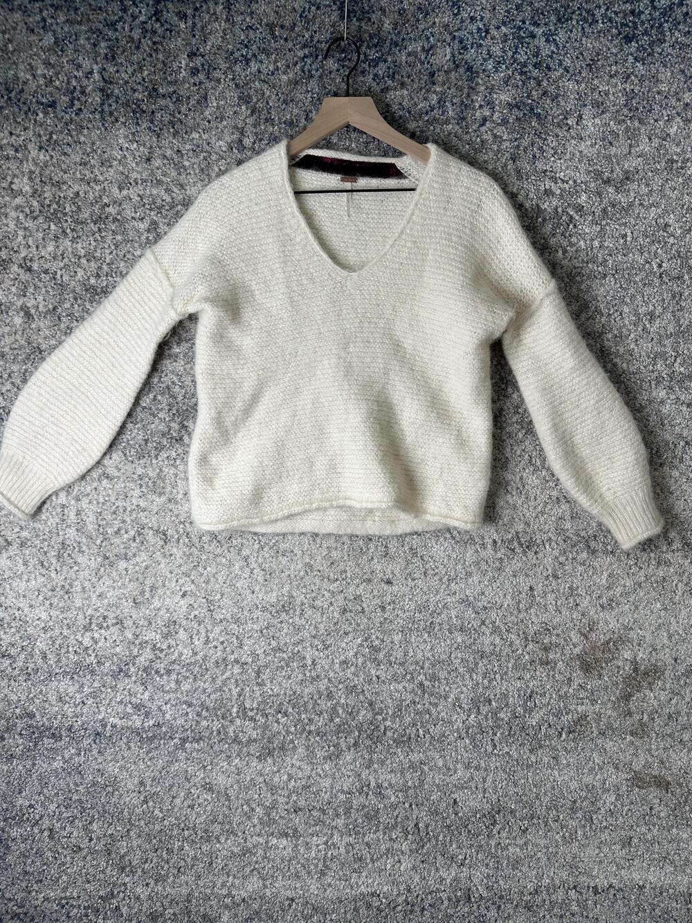 Free People Sweater Womens Small Ivory V Neck Alpaca Blend Fuzzy Knit Pullover